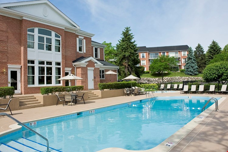 Versailles on The Lakes Image 1