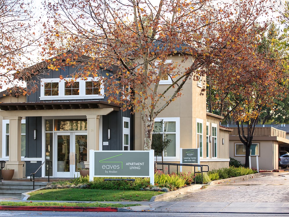 Exterior Leasing Center