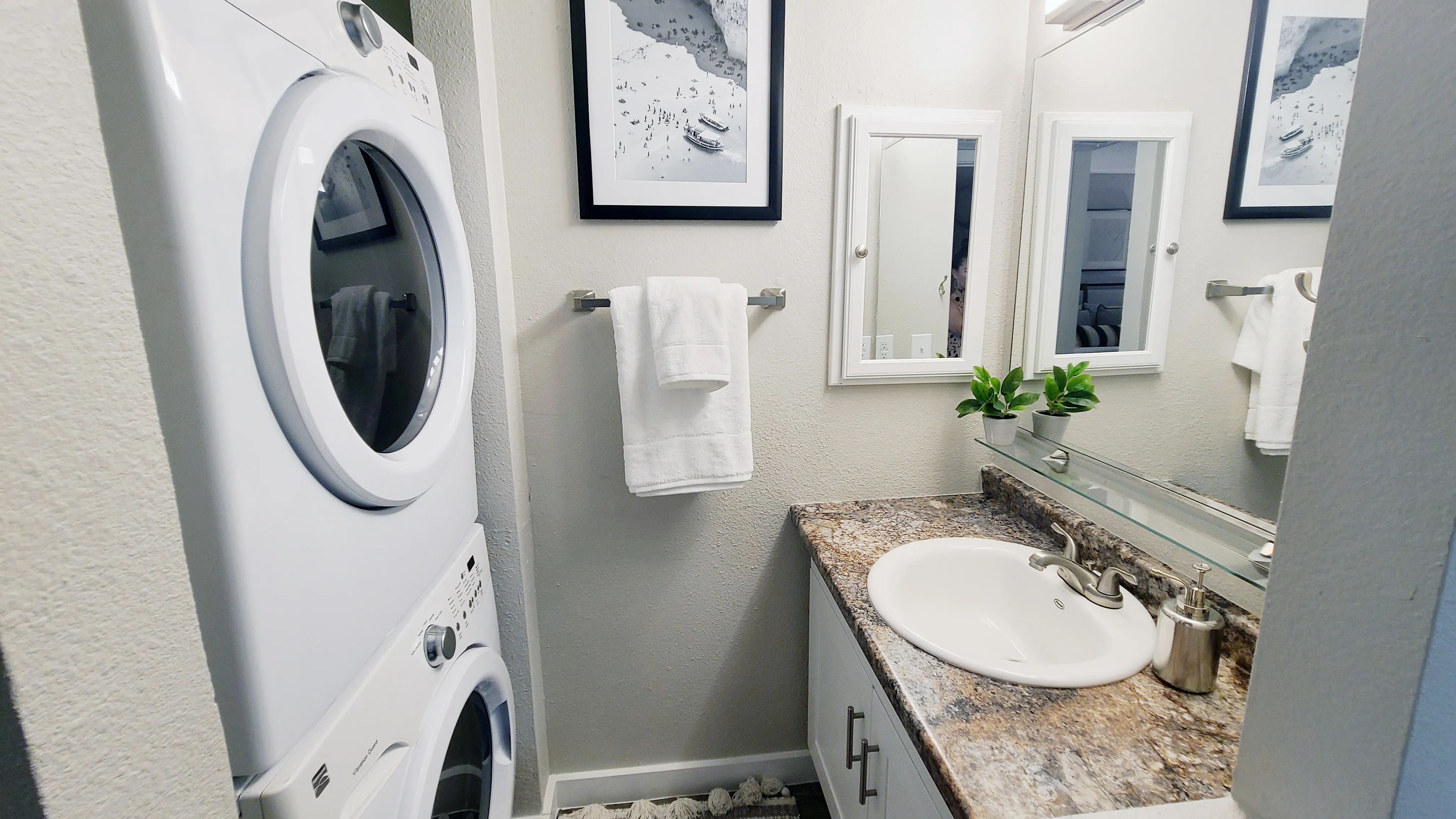 Say goodbye to the days of lugging your laundry to the laundromat! Every apartment home comes with its own full-size washer and dryer, so you can do your laundry whenever it's convenient for you.