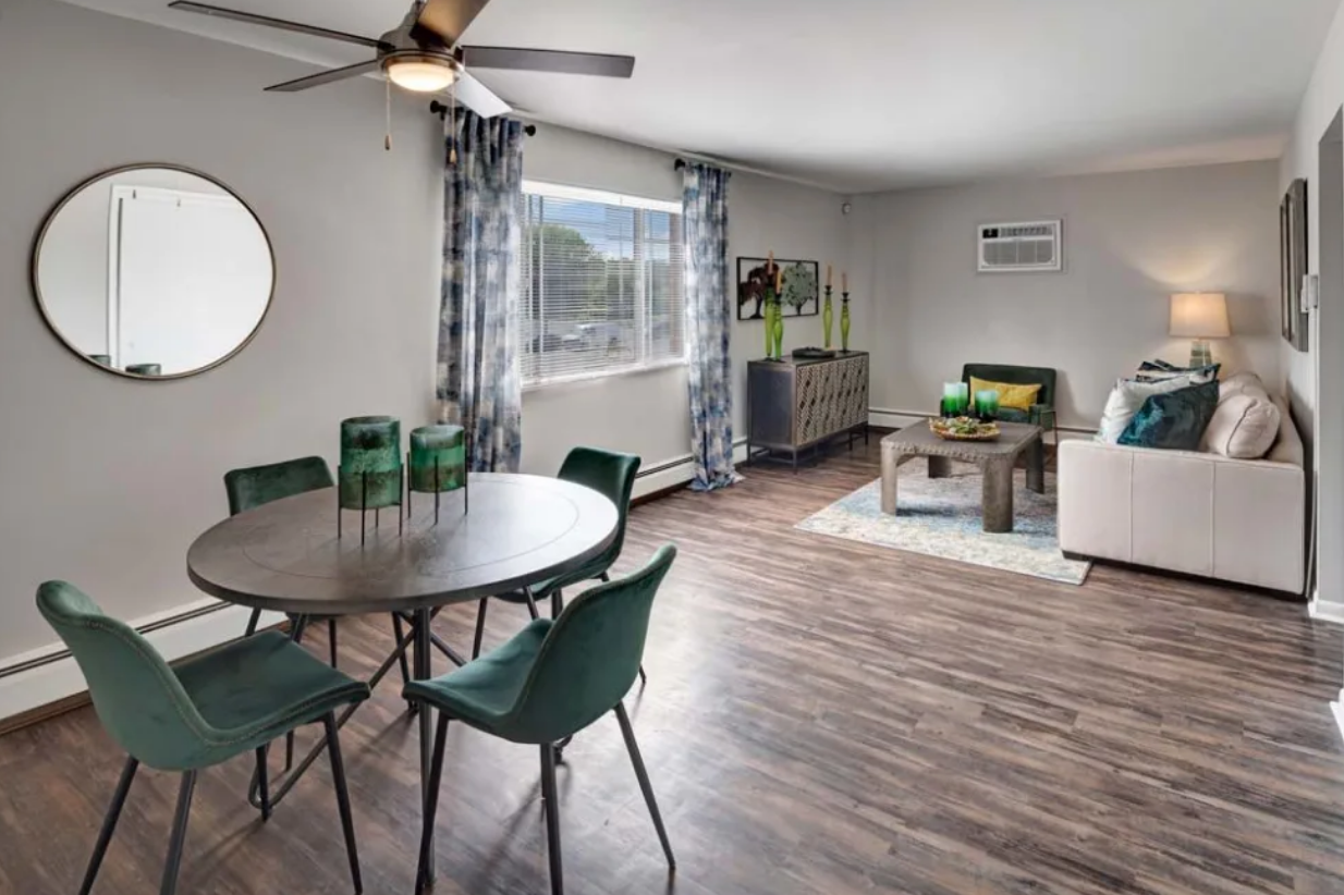 Dublin Plaza Image 2