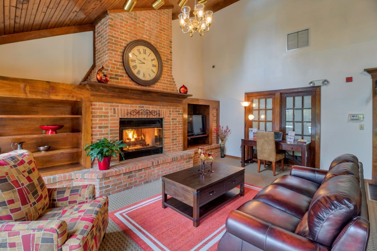 Hunt Club Apartments Image 5