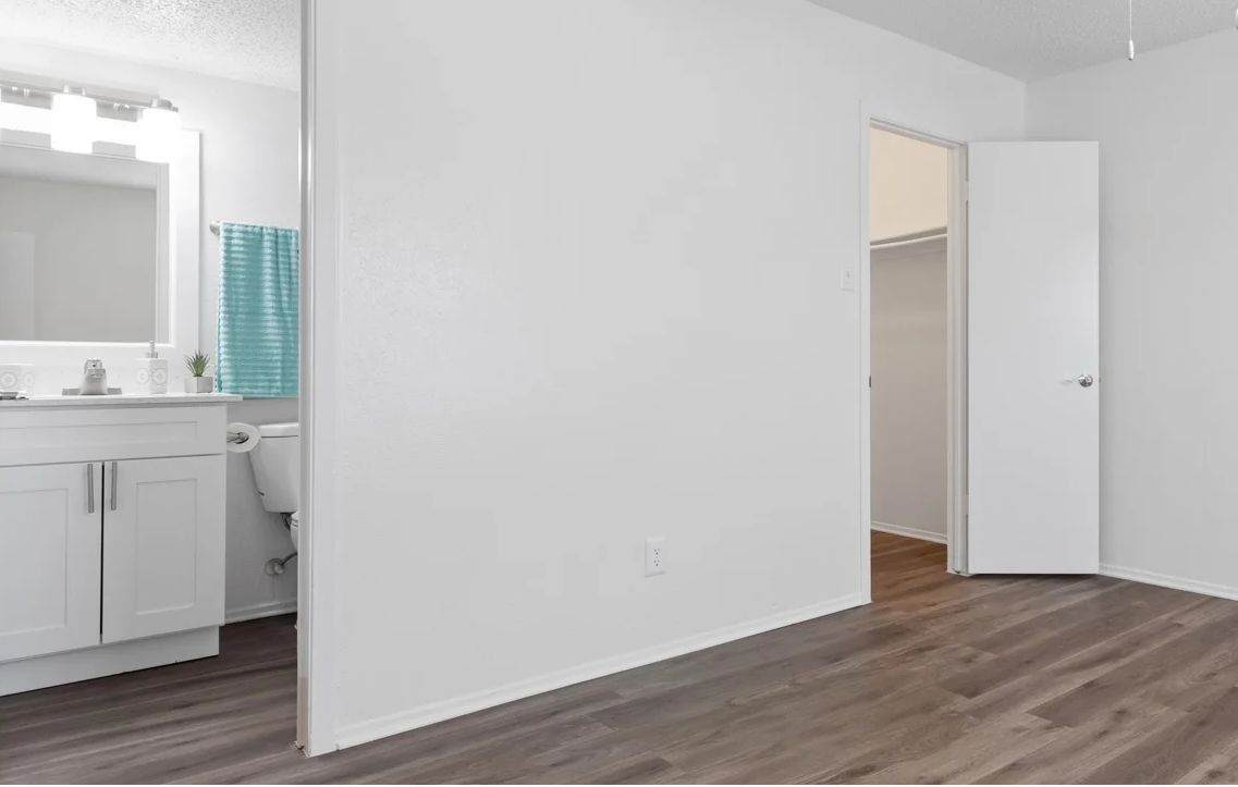 Rolling Hills - Irving Image 5