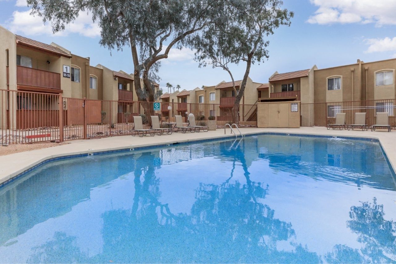 Fox Point Apartments Image 13