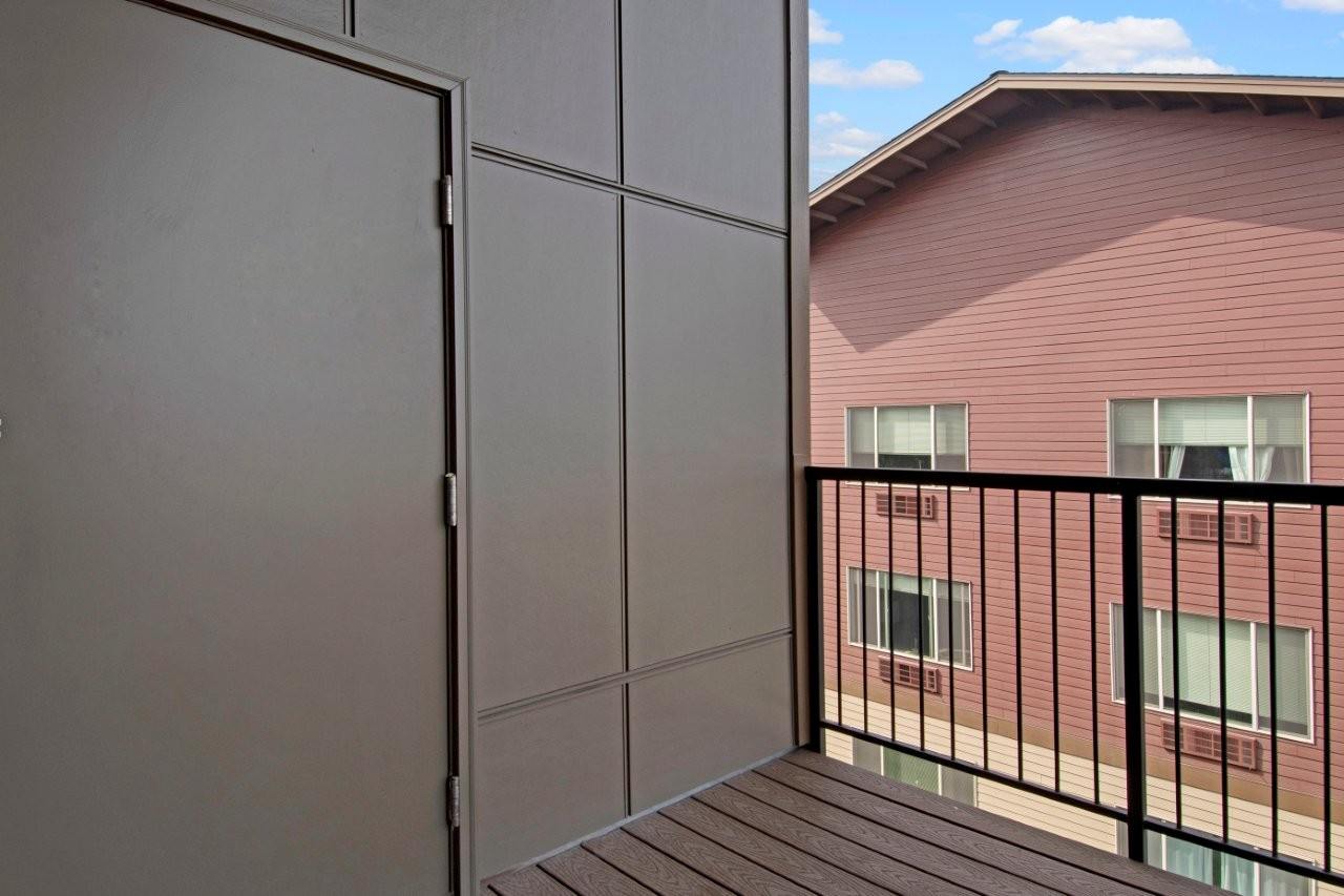 Bellevue Crossing Image 16
