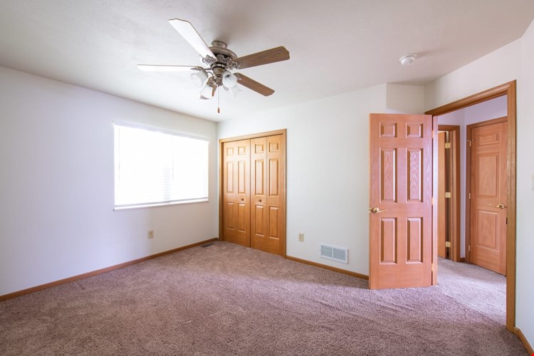 Holiday Park Apartments & Townhomes Image 11