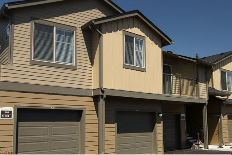 Four Lakes Apartments Image 4