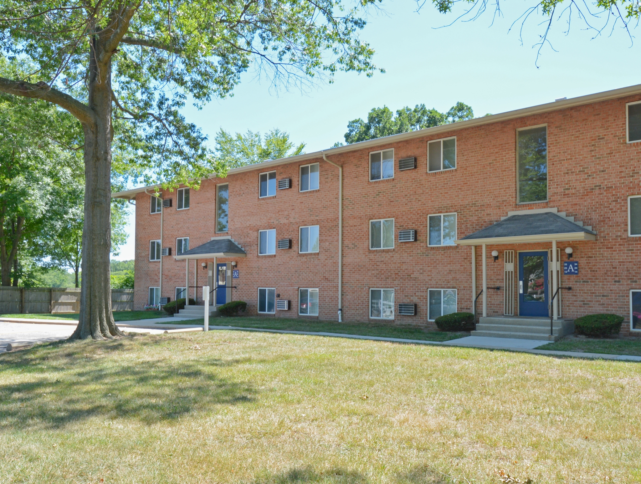 Lake Club Apartments Residential Building
