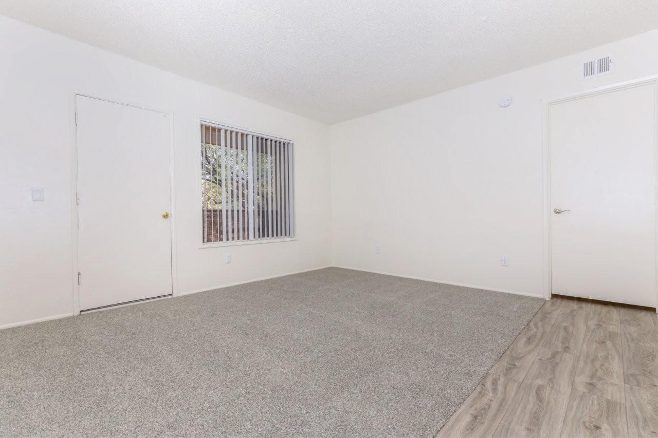 Fox Point Apartments Image 3