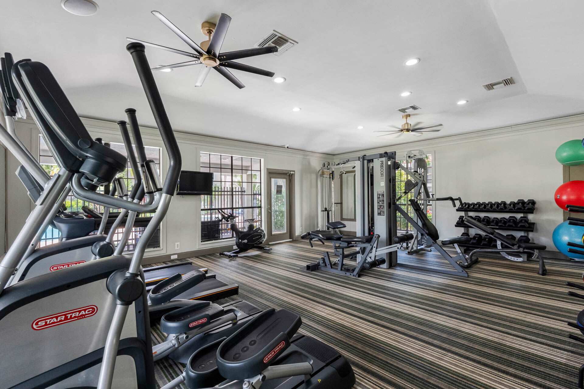 Mizner Court Image 21