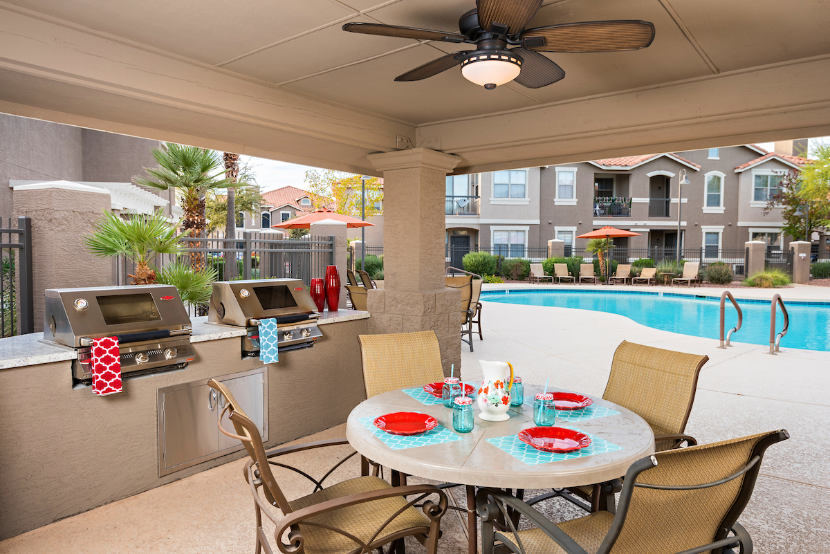 Villas On Hampton Avenue Image 8