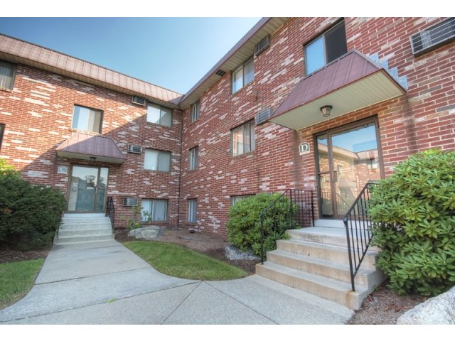 Courtyard at Princeton Place Image 3