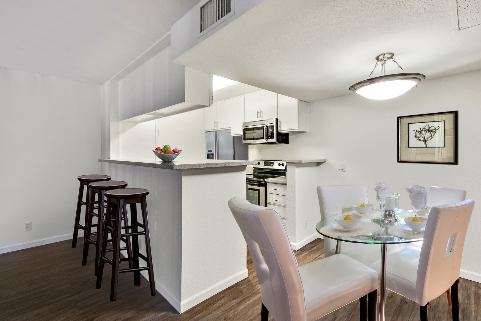 Zelzah Court Apartments Image 5