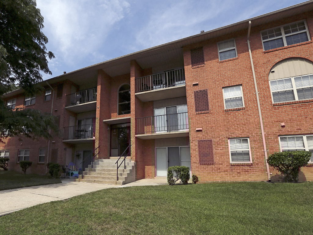 Seminary Roundtop Apartments front exterior