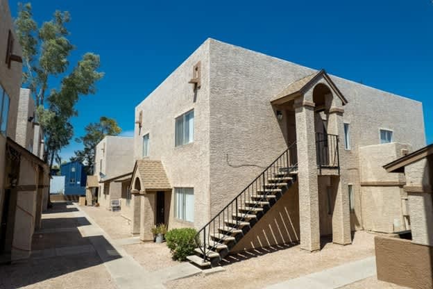 Woodridge Manor Image 5