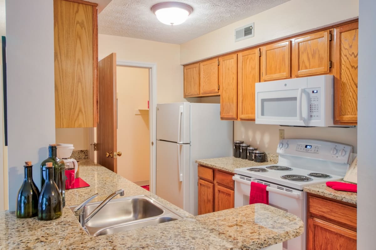 Hunt Club Apartments Image 24