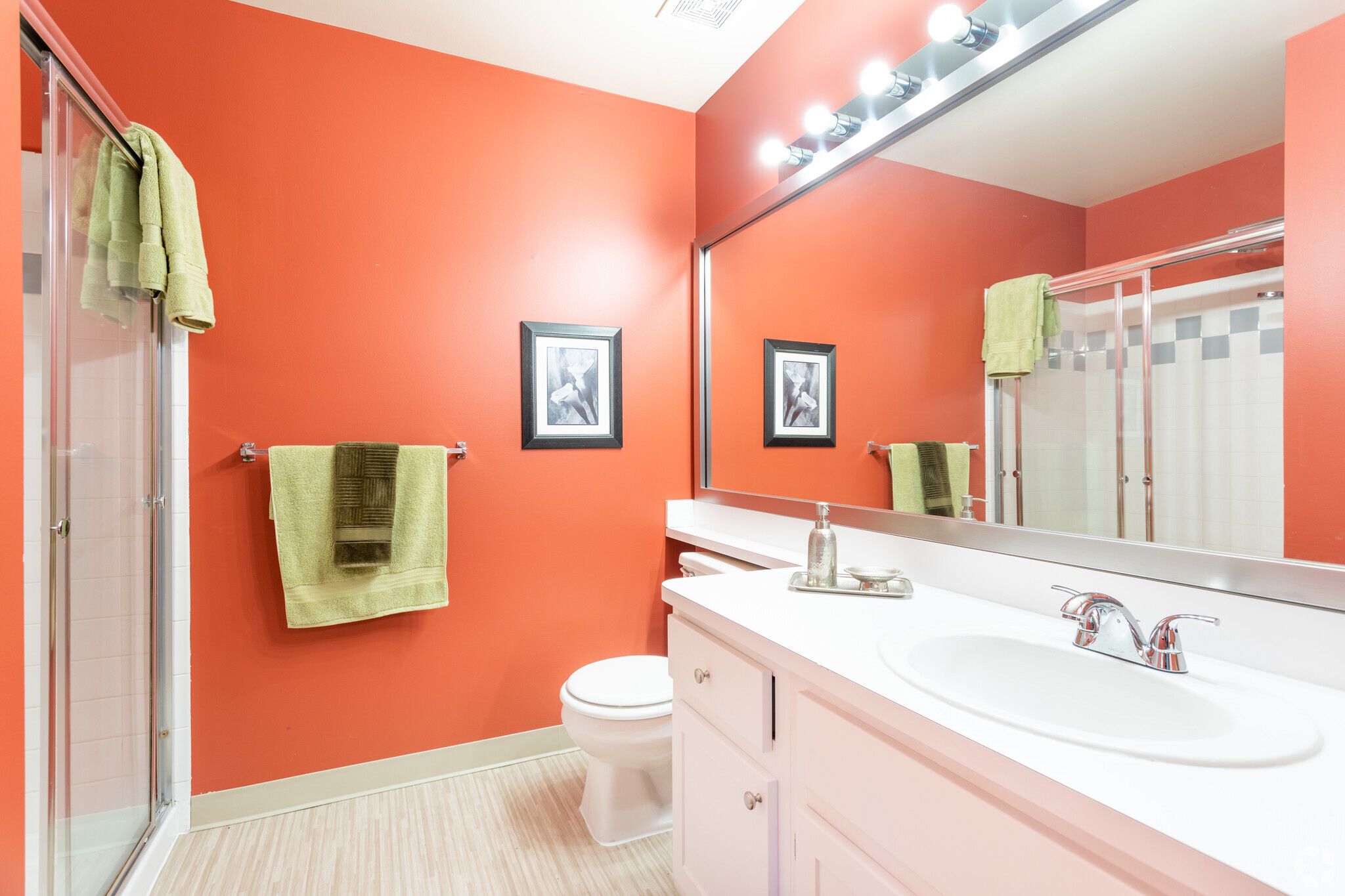 2 BR, 2 BA - 1050 SF