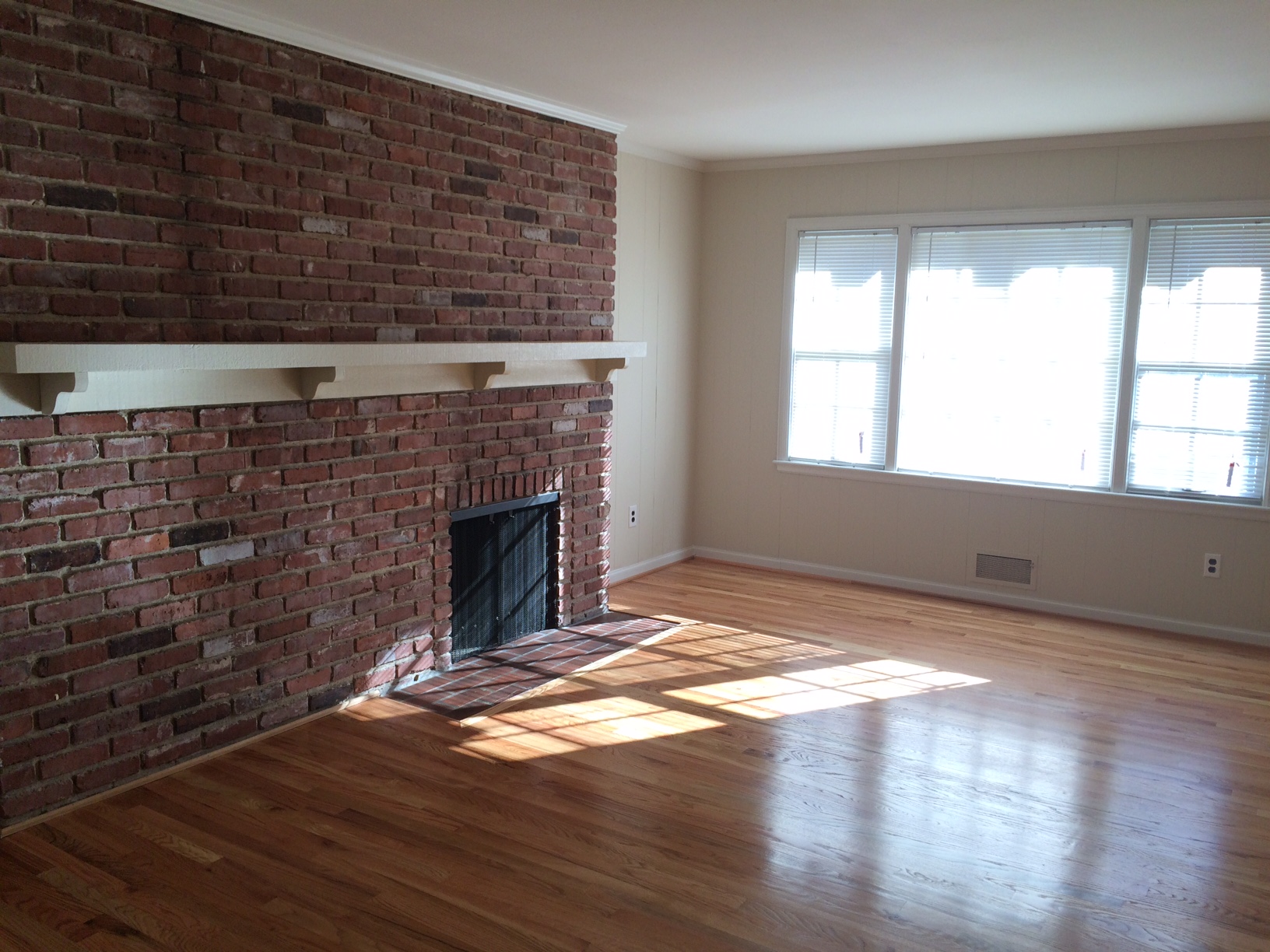 Plaza Apartment Center Image 30