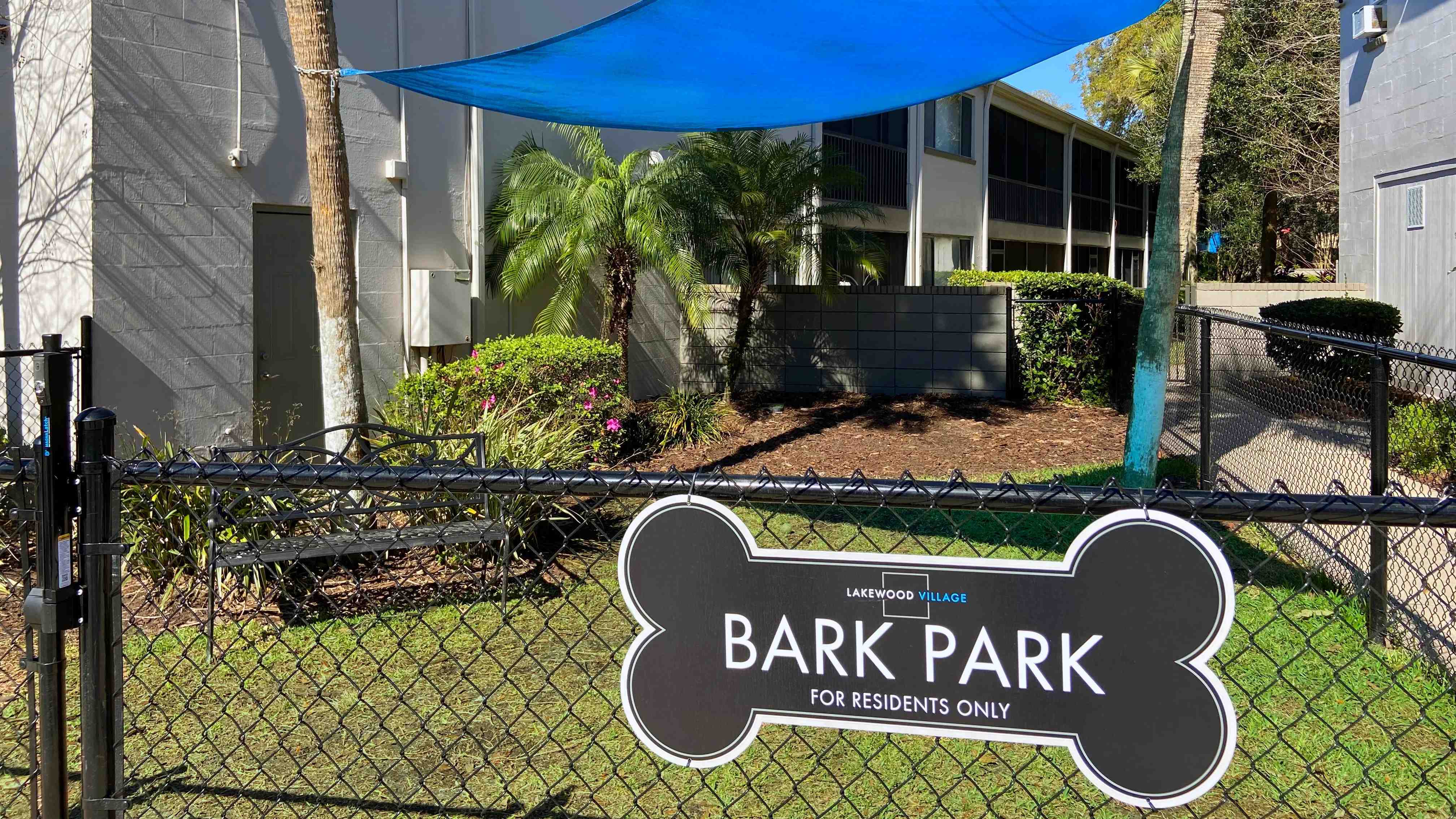 Our pet-friendly community in Jacksonville offers your furry friend a space to get some exercise in our off-leash dog park, a perfect place for playtime. 