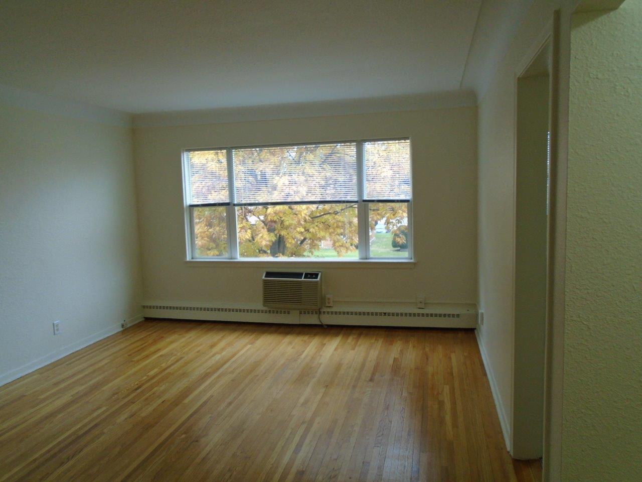 Tower Apts (1609) Image 5