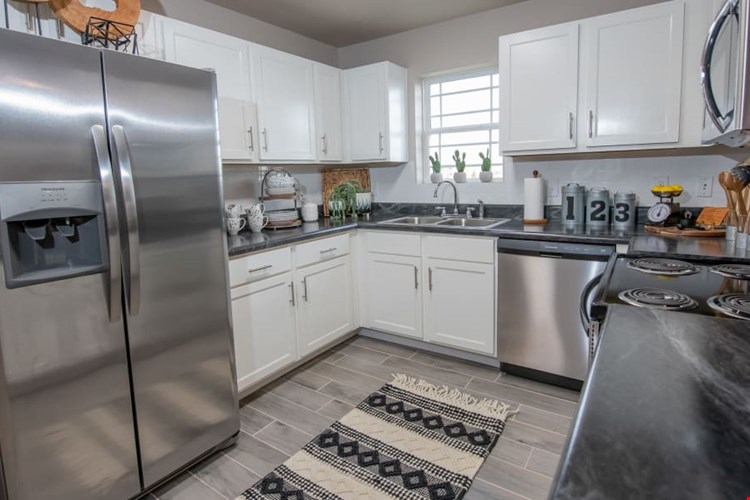 Stonehorse Crossing Image 12