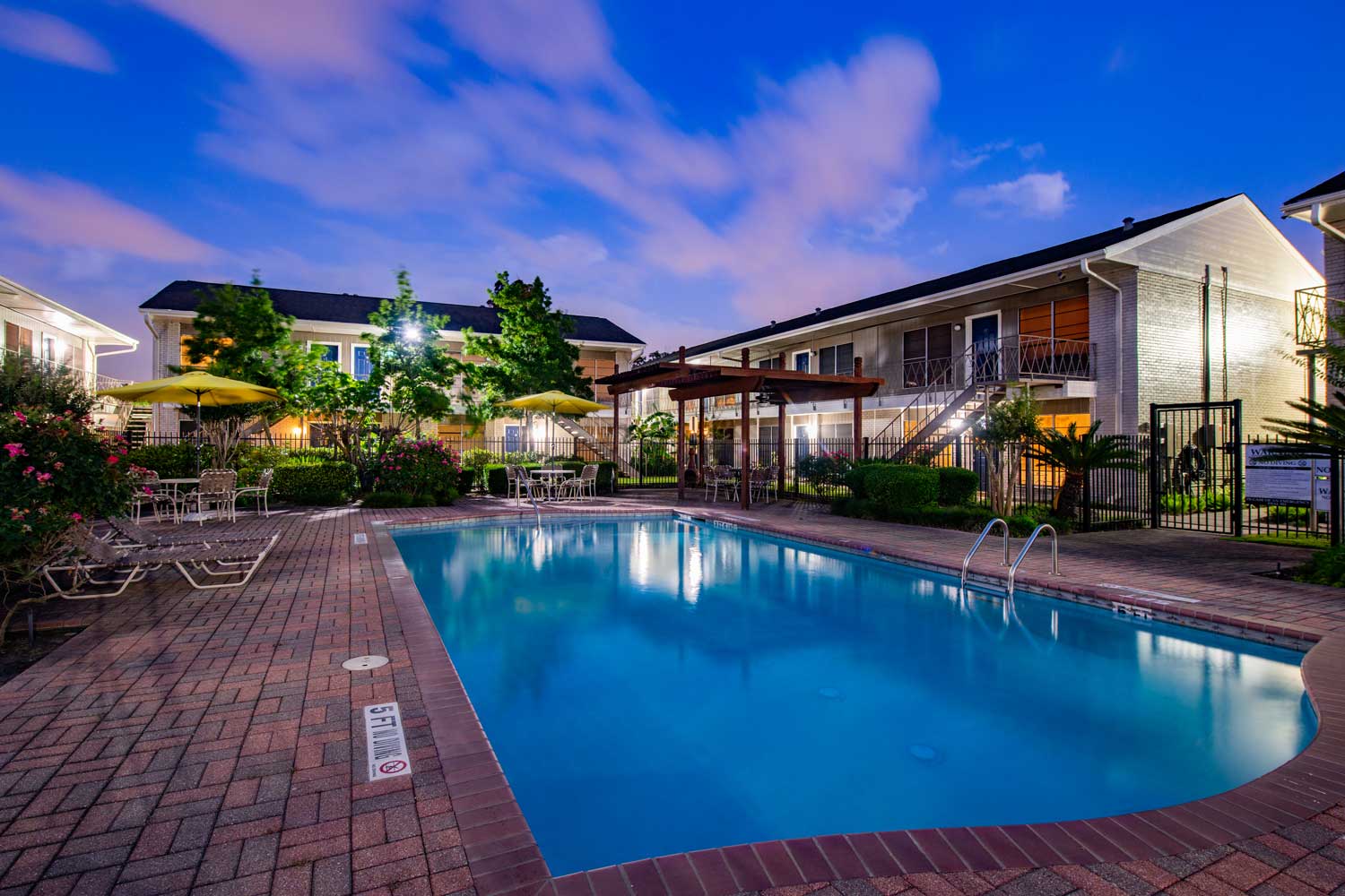 Park Shadows Senior Living Image 1