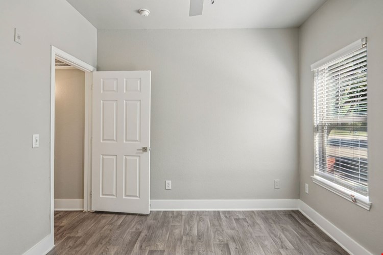 Larkin Apartment Homes Image 110