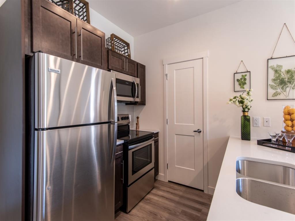 6 West Apartments Image 5