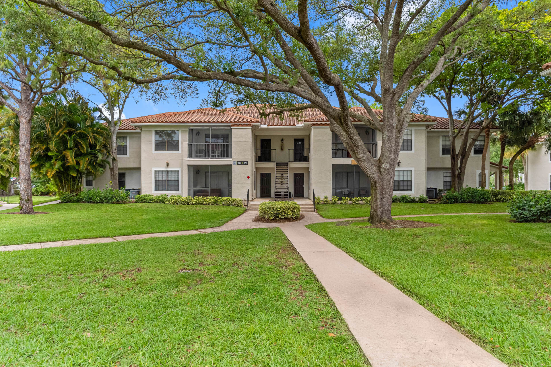 Mizner Court Image 27