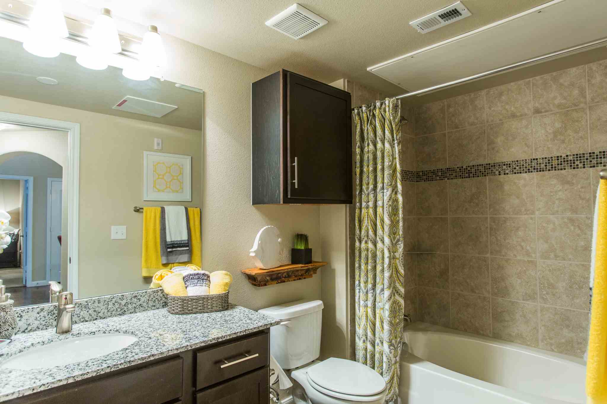 Platinum Shavano Oaks Apartments Image 8