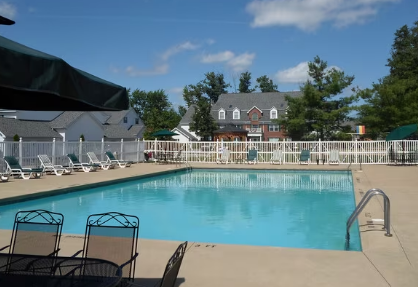 Hunters Manor Image 1