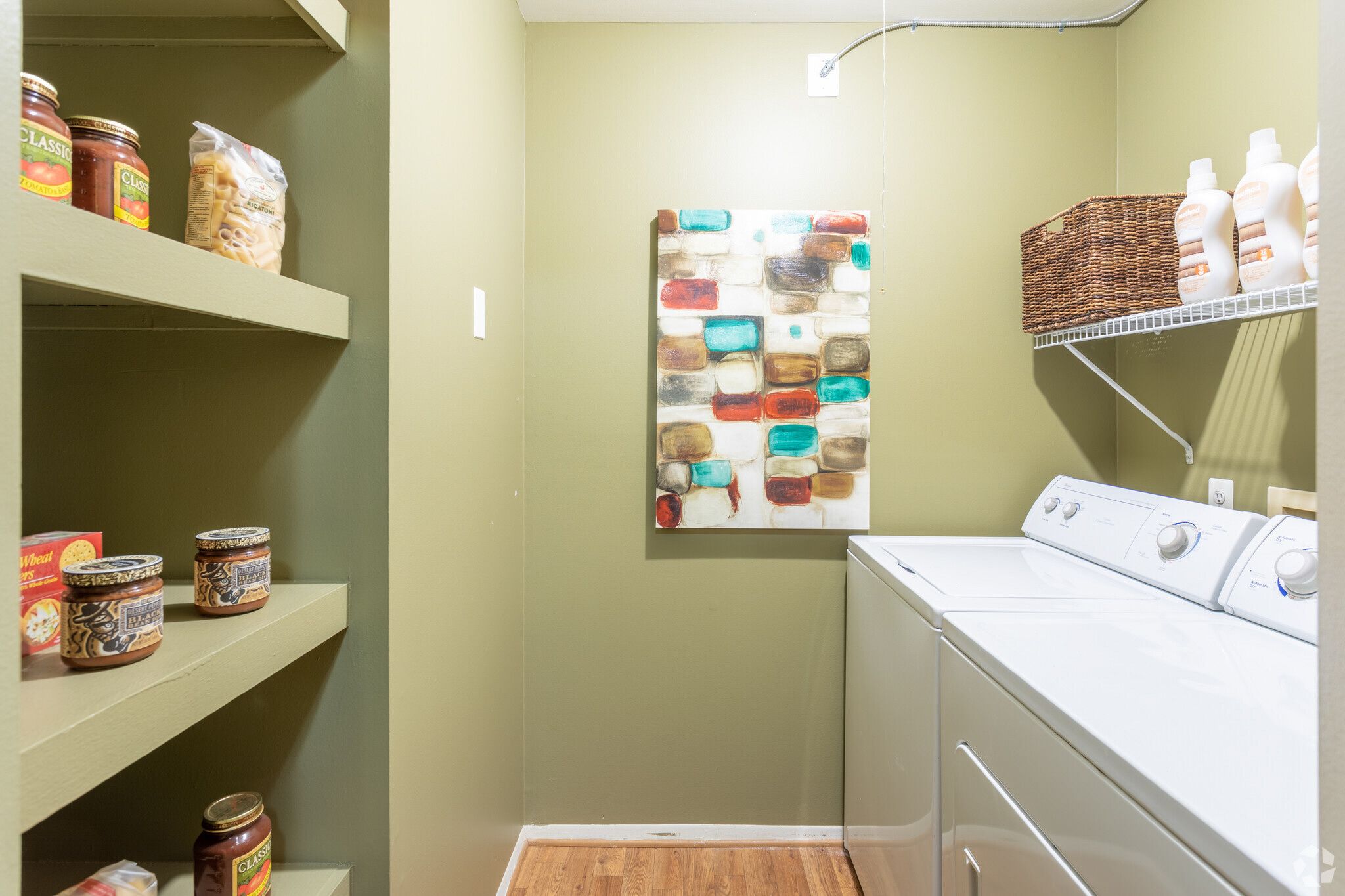 2 BR, 2 BA - 1050 SF