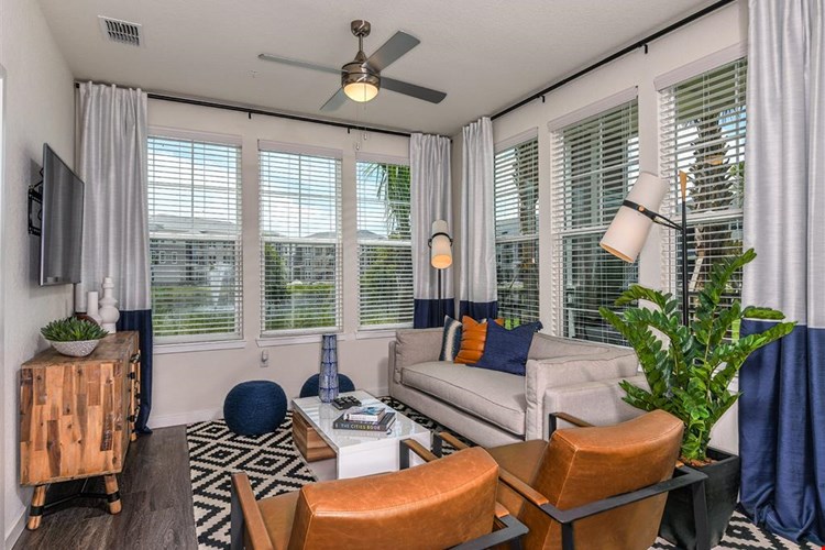 Lenox at Bloomingdale Image 5