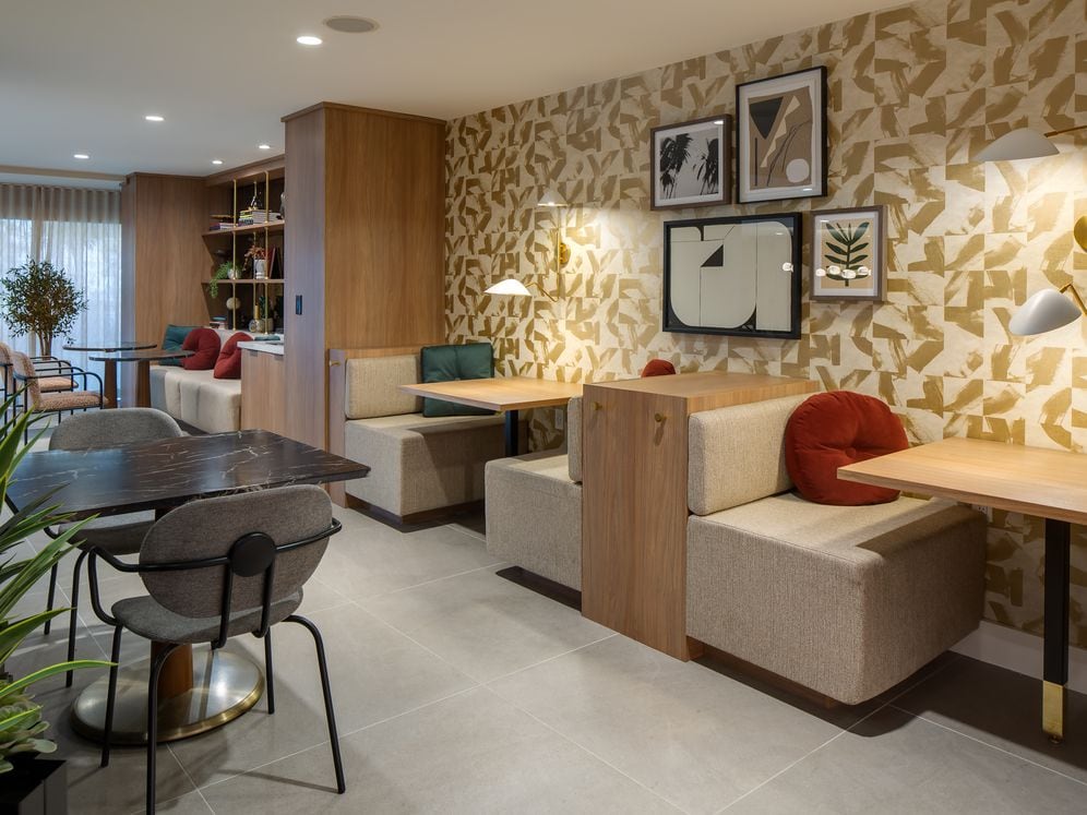 Leasing lobby with co-working space