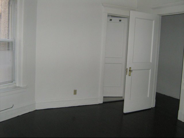 918 E Hyde Park Boulevard Image 2