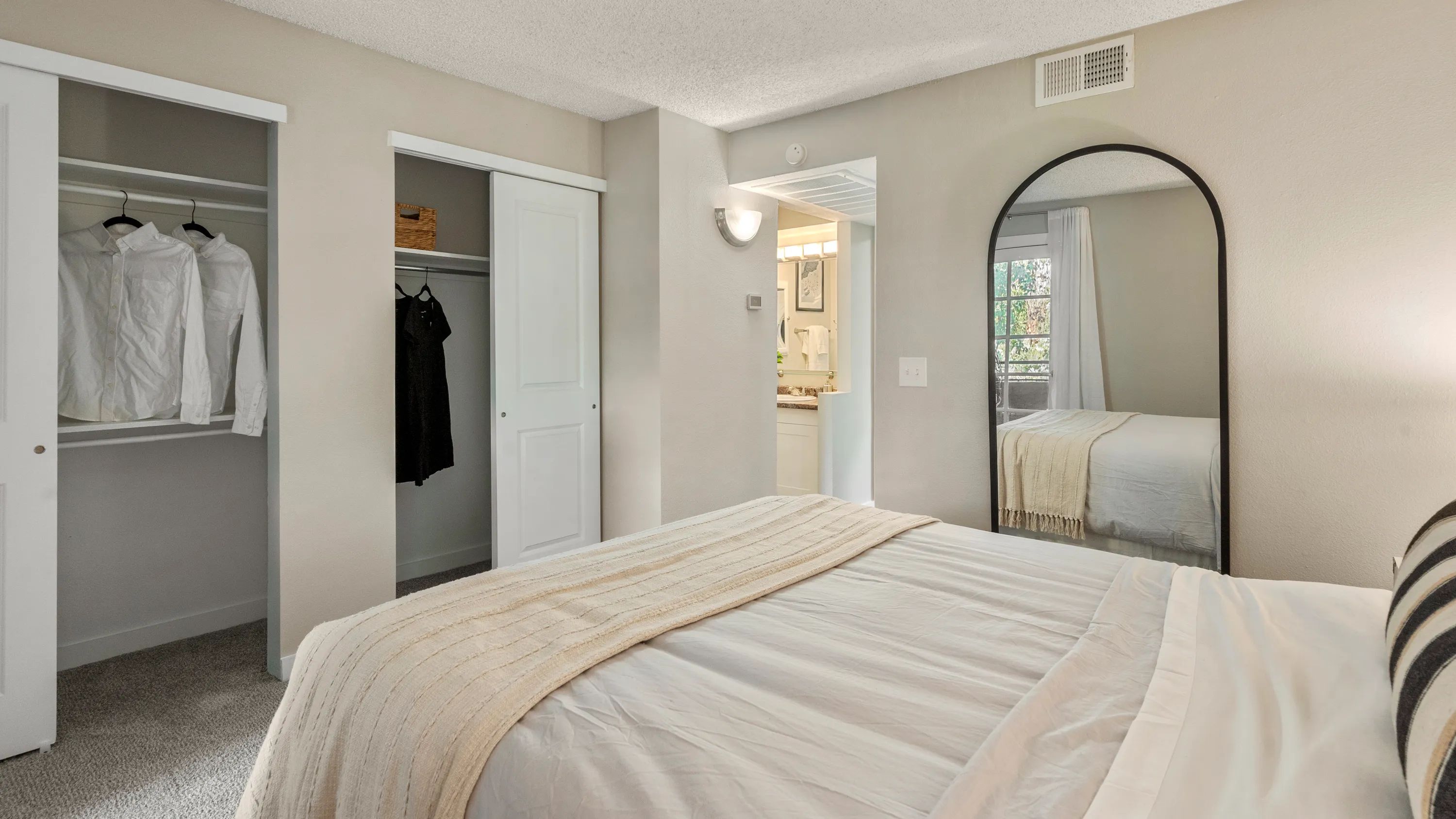 Our spacious closets feature built-in organizers, so you can keep your clothes and accessories neatly stored.