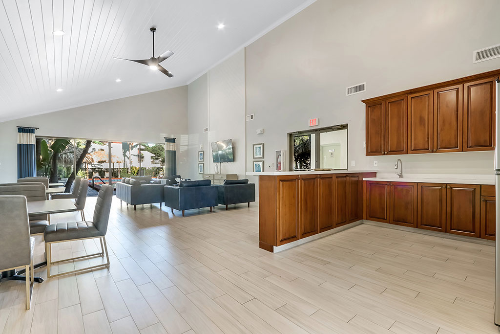 Jacaranda Club Apartments Image 7