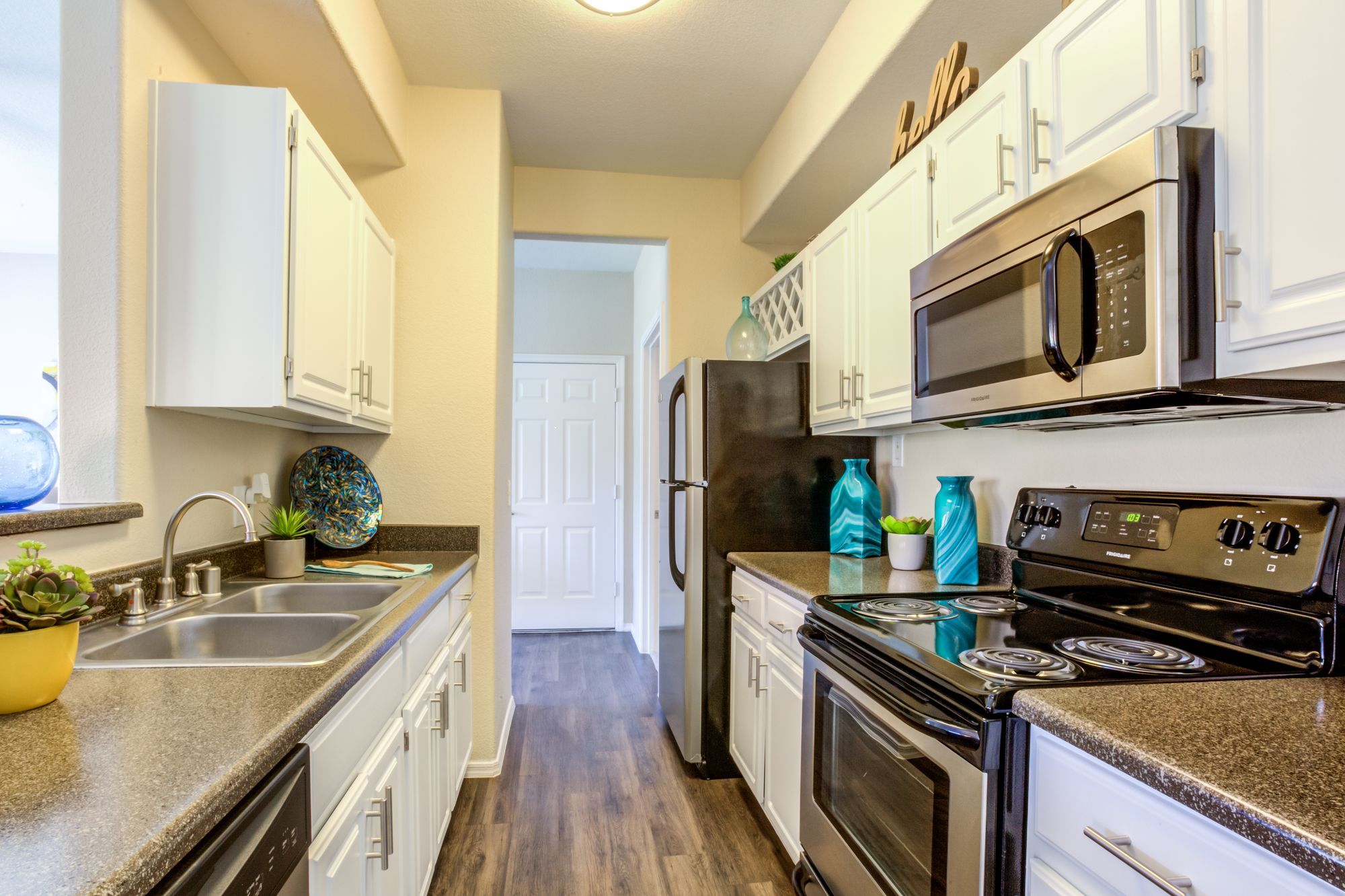 Tresa at Arrowhead Apartment Homes Image 27