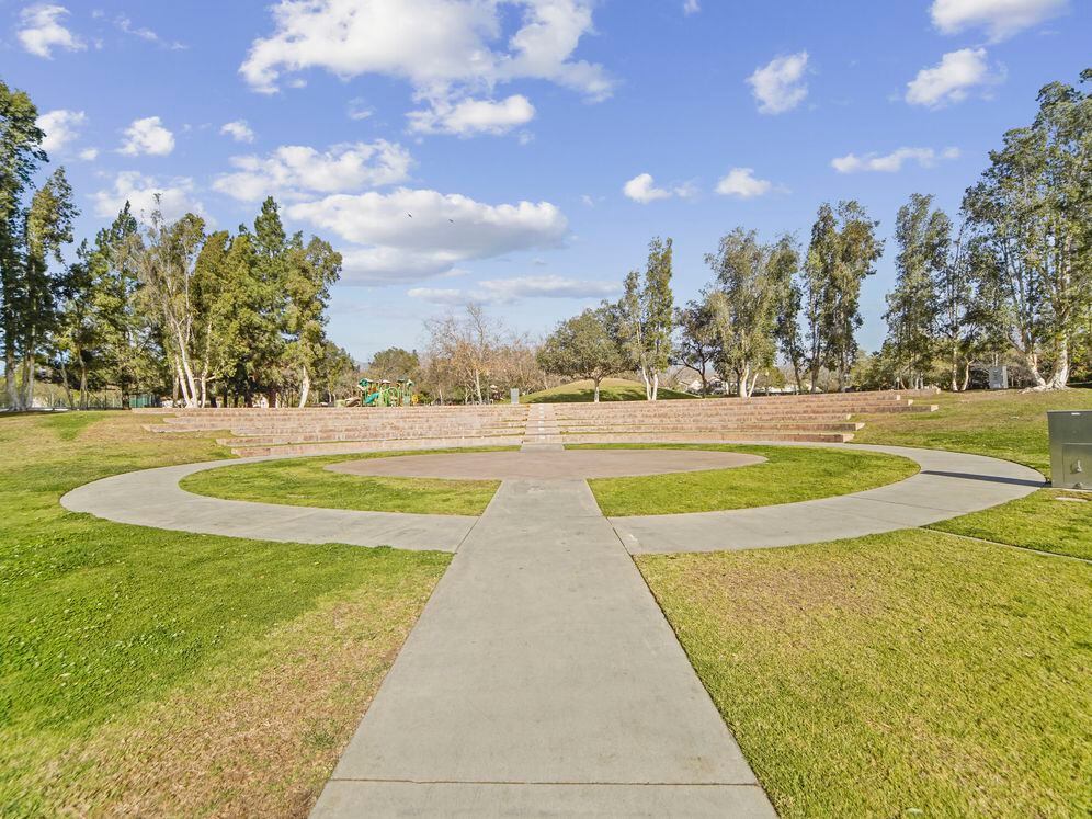 Local amphitheaters include Central Park Amphitheater and Lakeshore Amphitheater
