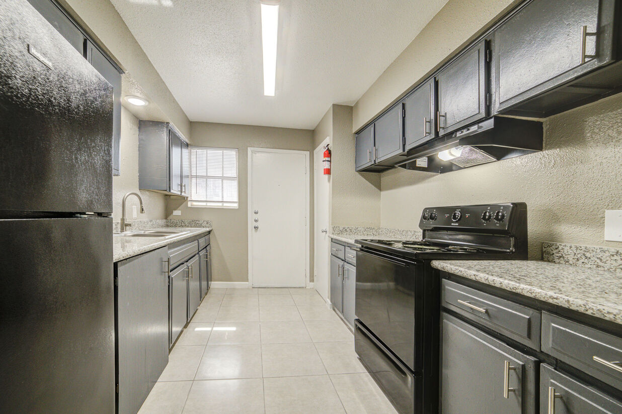 Ashford St Cloud Image 5