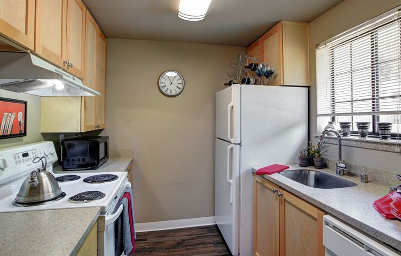 2000 Lake Washington Image 3