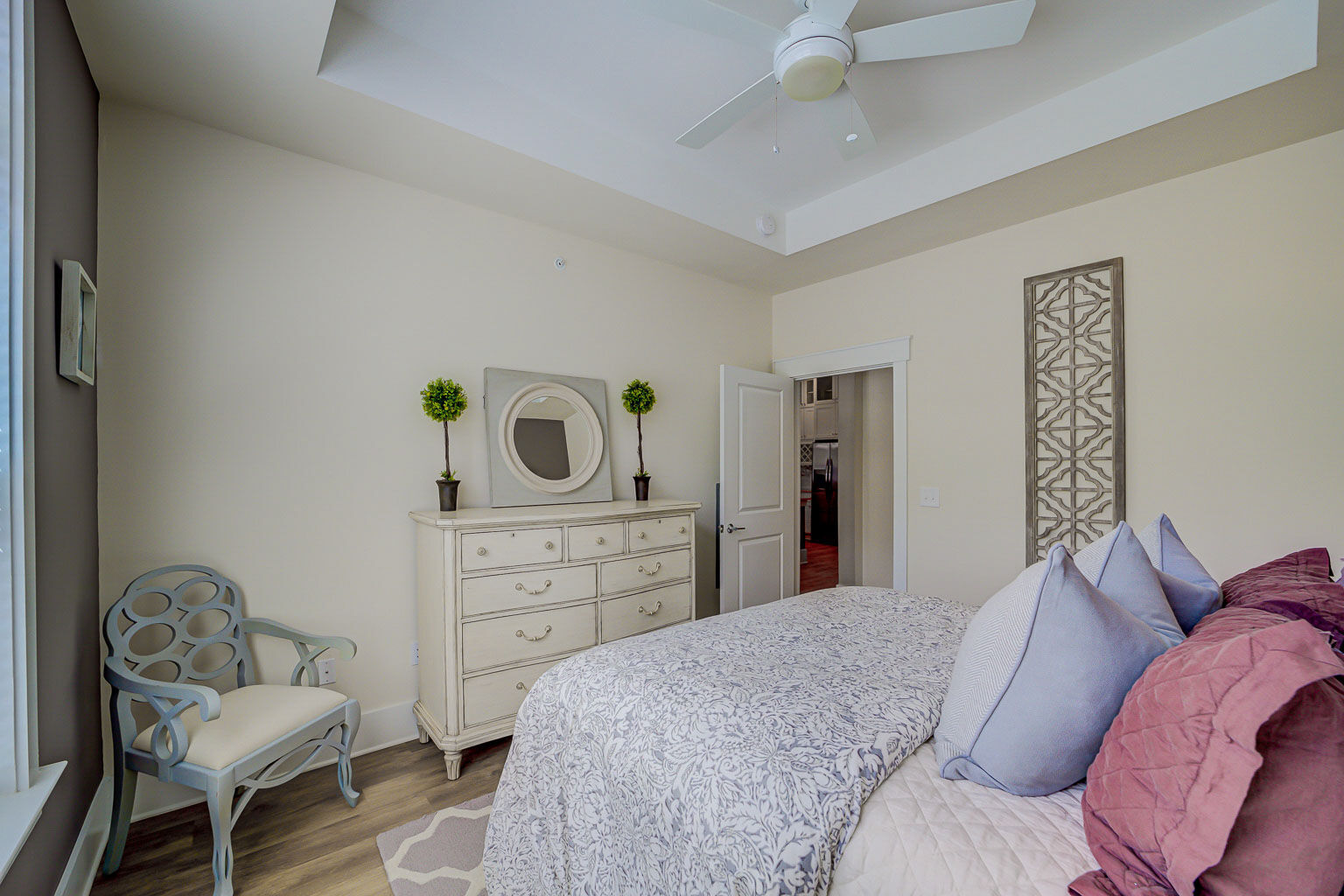 Holly Crest Image 35