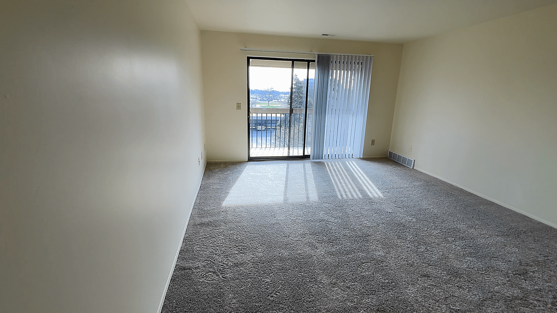 Lakeside Village Apartments Image 92