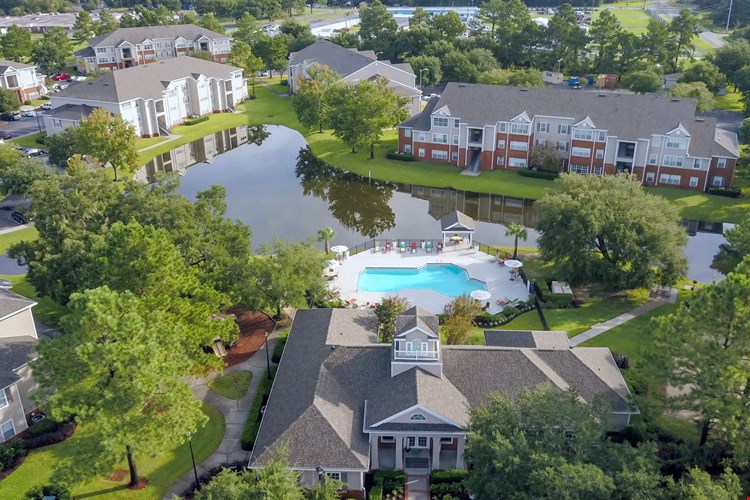 Savor the panoramic splendor of Eagle's Pointe in Brunswick, Georgia, from high above. An enchanting haven where the lake glistens, greenery flourishes, and a vibrant community thrives.