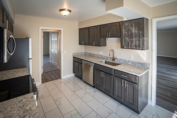 2B2B Penthouse #612 - Kitchen