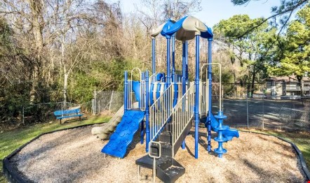 Oakridge Apartments Image 2