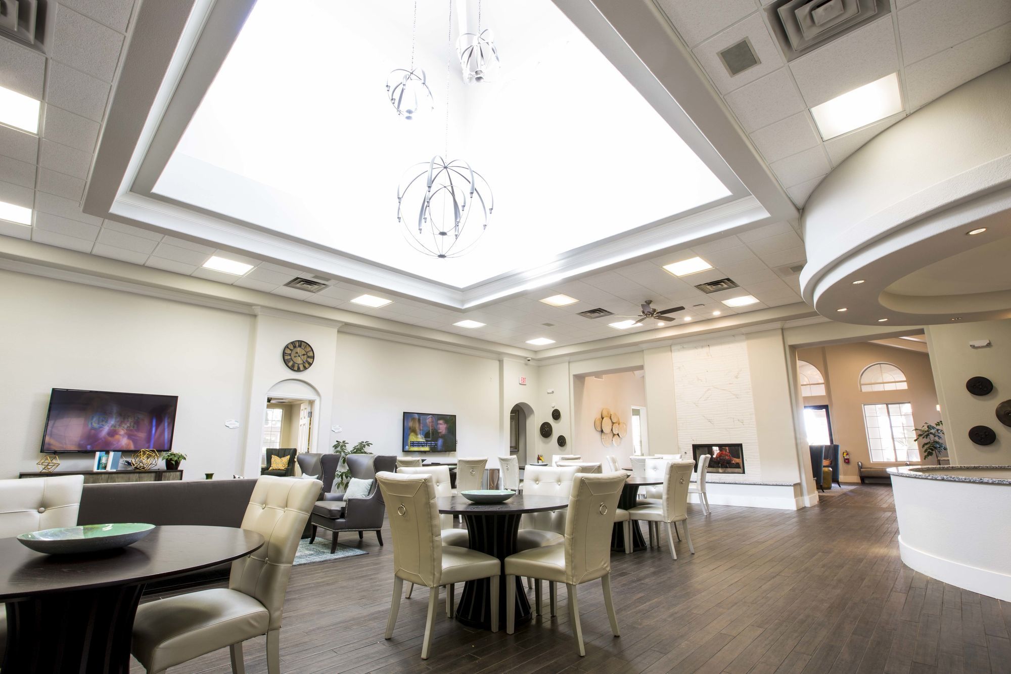 Resident Clubhouse and Complimentary Starbucks Coffee Bar