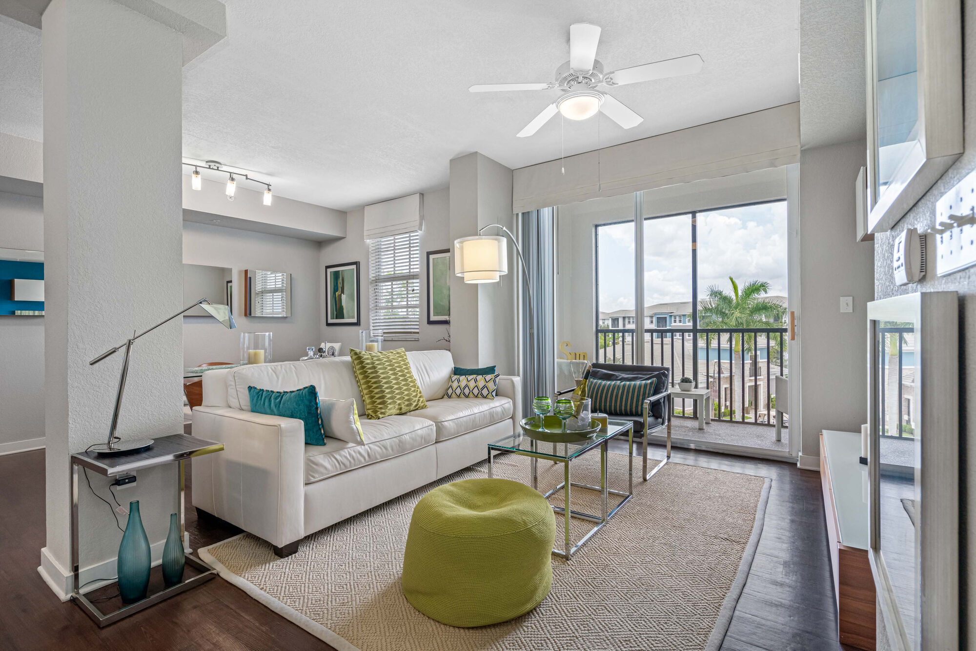 Axis Wellington Green Image 1