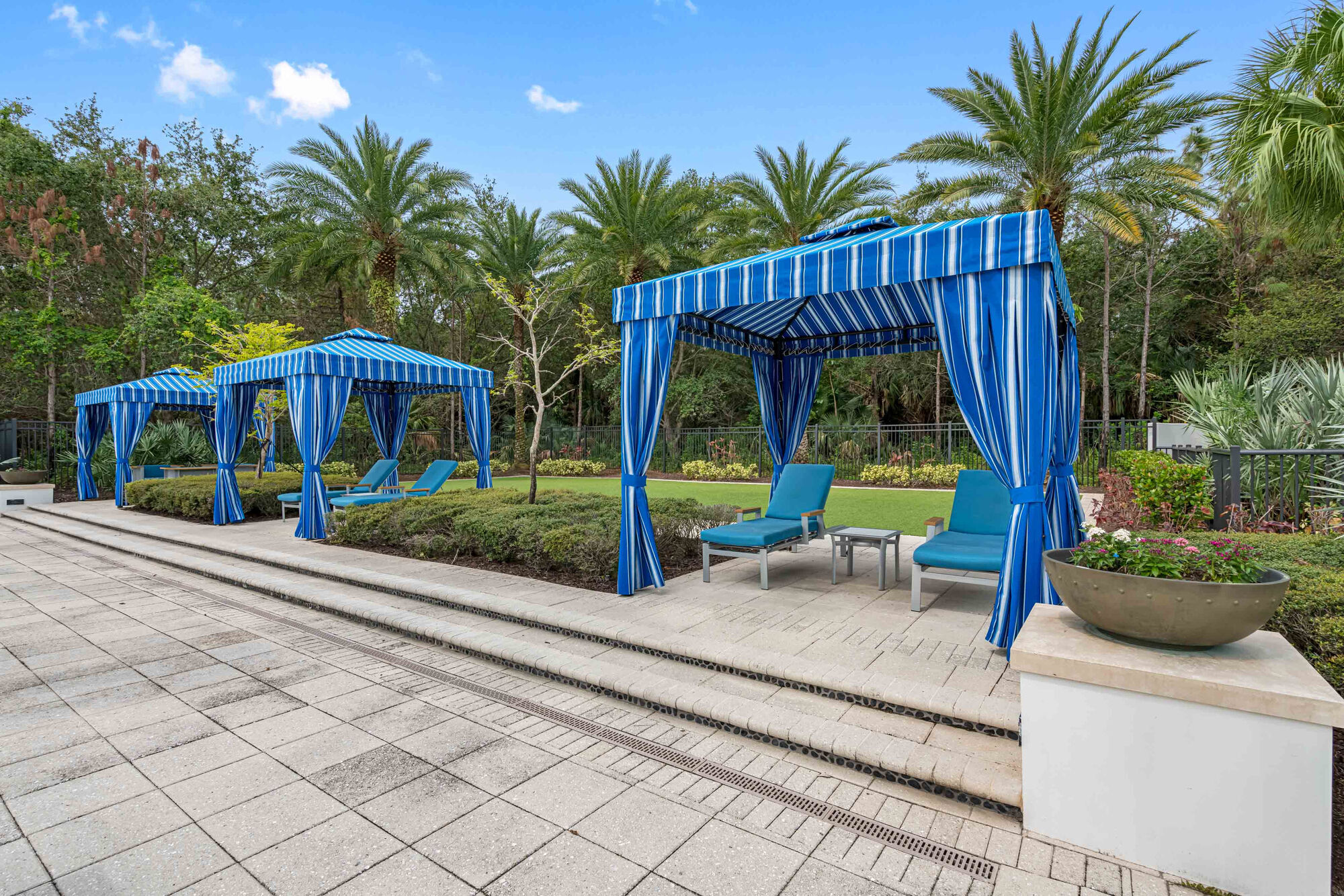 Axis Wellington Green Image 33