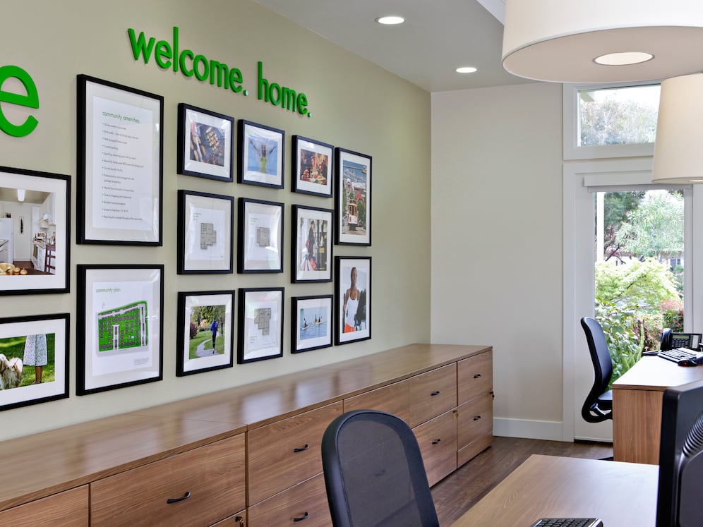Leasing center