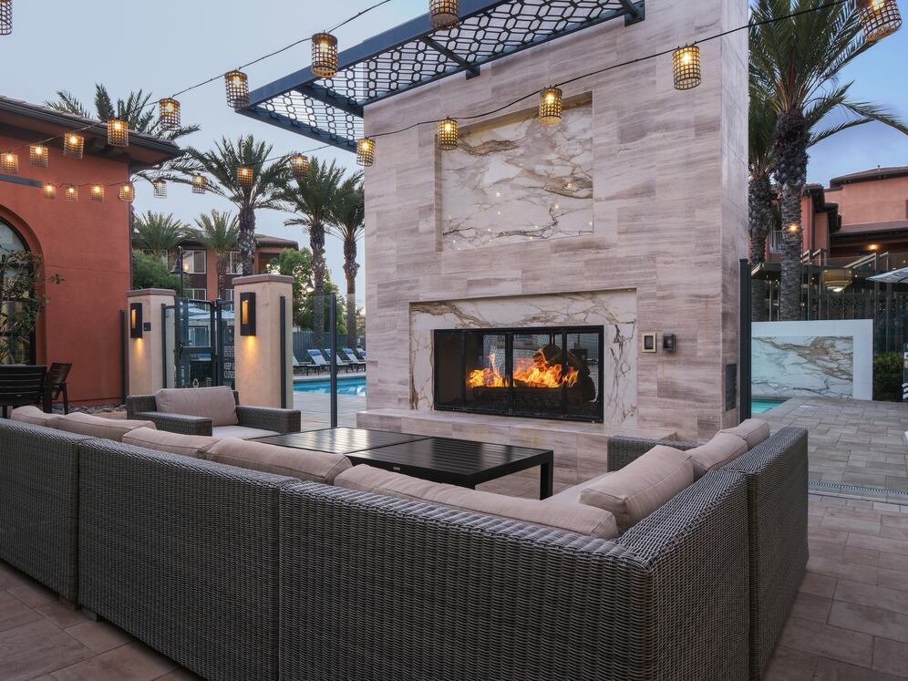 Outdoor lounge with fire pit